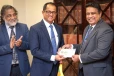 පාර්ලිමේන්තු මන්ත්‍රීවරුන්ට අලුතෙන්ම මුද්දර දෙකක් නිකුත් කරයි