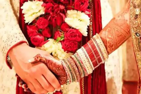 சிங்கள இளைஞனை திருமணம் செய்யும் தமிழ் தேசிய அரசியல் பிரமுகரின் புதல்வி! | Daughter Tamil National Politician Marry Sinhalese