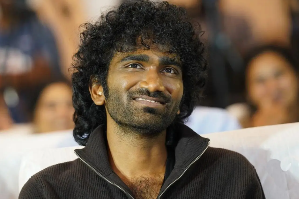 28 வயது நடிகையுடன் இணையும் பிரதீப் ரங்கநாதன்.. யார் அந்த நடிகை தெரியுமா? | Meenakshi Chaudhary To Join Hands With Pradeep