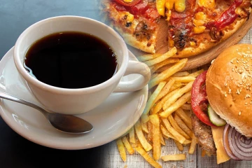 காபி குடிக்கும் போது இந்த பொருட்களை தெரியாமல் கூட சாப்பிட்ராதீங்க! பிரச்சினை உங்களுக்குதான்