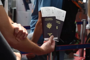 விமான கட்டணங்களை உயர்த்தும் பிரான்ஸ்: இதற்காகத்தானாம்...