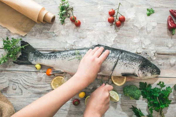 இதய நோயாளிகள் மீன் தலை சாப்பிட்டால் என்ன நடக்கும்  தெரியுமா?... இனி தெரிஞ்சிட்டு சாப்பிடுங்க! | Fish Head Nutrition Amazing Health Benefits