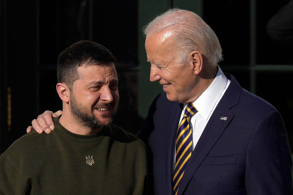 போருக்கிடையில் ஜோ பைடனின் ரகசிய 10 மணி நேர ரயில் பயணம் எப்படி சாத்தியம் - பரபரப்பு தகவல்! | Joe Biden Go To Ukraine In The Midst Of War