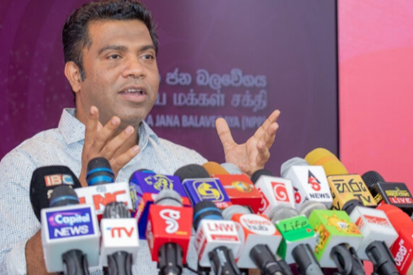 அறிவை ஏந்த வேண்டிய கல்வி அரசியல் அம்பாக மாறும் அவலம் : சஜித் அணி மீது அமைச்சர் நளிந்தவின் கோபம் | Sri Lanka New Education Module Issues