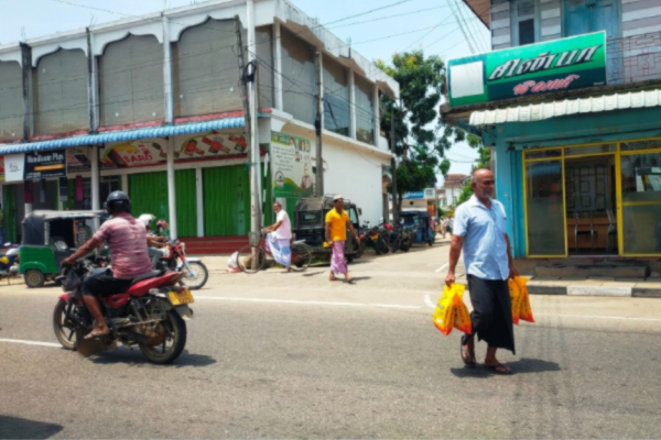 அதிக விலைக்கு அரிசி விற்பனை: மோசடியை முறியடித்த அதிகாரிகள்(Photo) | Rice Is Being Sold At A Higher Price