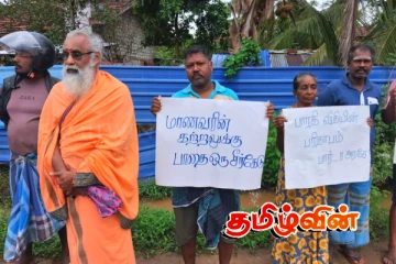 புனரமைக்கப்படாத பாடசாலை வீதி! போராட்டத்தில் குதித்த மூதூர் மக்கள்