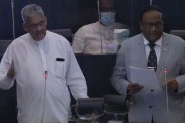 சரத் பொன்சேகாவுக்கு சபையில் பதிலடி கொடுத்த சரத் வீரசேகர