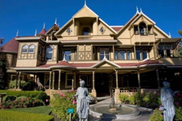 ஆவிகளிடமிருந்து தப்பிக்க 2000 கதவுகள் கொண்ட அரண்மனை.. பலரும் அறியாத திகில் உண்மை