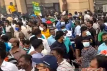 ලංකාවේ ප්‍රධානතම මාර්ගයක් මාර්ගය සම්පූර්ණයෙන්ම අවහිර වෙයි...