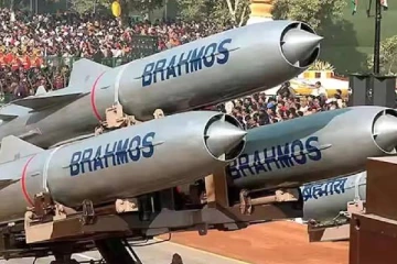 இந்தியா - ரஷ்யா இணைந்து உருவாக்கிய அதிவேக BrahMos ஏவுகணையை வாங்க 3 நாடுகள் ஆர்வம்