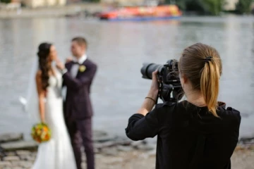 திருமணத்துக்கு வந்த போட்டோகிராபருடன் மாப்பிள்ளை தகாத உறவு - மணப்பெண் அதிரடி முடிவு!