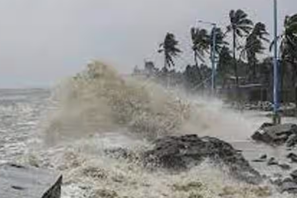 மீள் அறிவித்தல் வரை பயணிக்க வேண்டாம் ; மீனவர்களுக்கு எச்சரிக்கை | The Depression May Develop Into A Storm Tomorrow