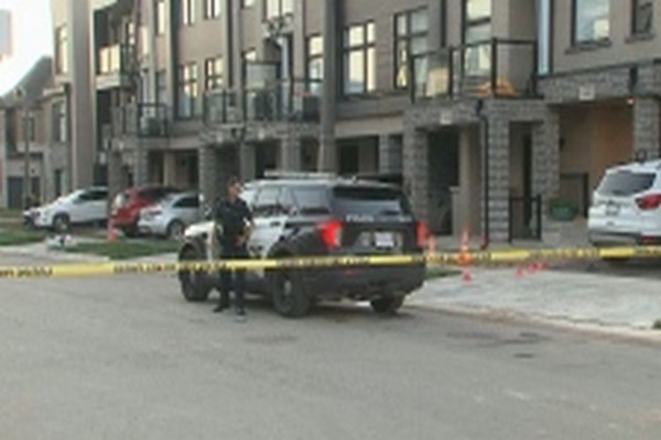 ஓக்வில்லில் இடம்பெற்ற துப்பாக்கிச் சூட்டில் ஒருவர் பலி | Man Dead Woman Injured In Targeted Shooting