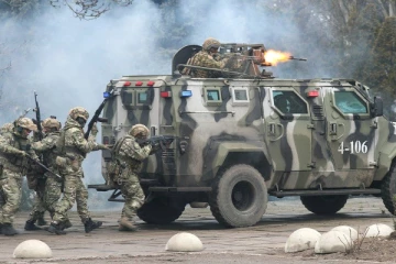 உக்ரைனின் களமுனையில் நேட்டோவின் அதி சக்திவாய்ந்த ஆயுதங்கள்! வேகம் எடுக்கும் ரஷ்யா (VIDEO)