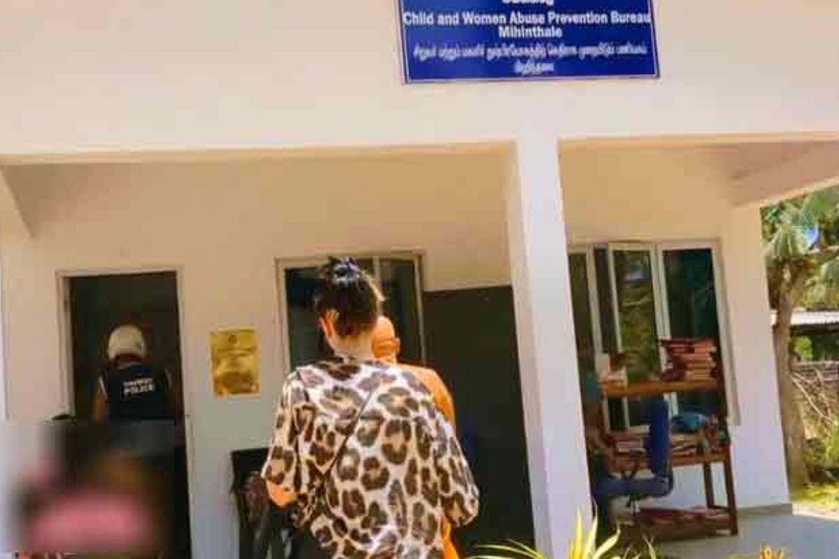 பௌத்த விகாரையில் ஜெர்மன் பெண்ணுக்கு நேர்ந்த கதி | Abuse Of German Women In Mihintale பௌத்த விகாரையில் ஜெர்மன் பெண்ணுக்கு நேர்ந்த கதி | Abuse Of German Women In Mihintale