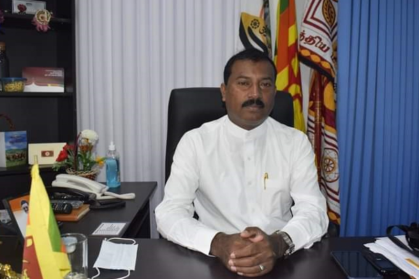 பதவியைத் தூக்கியெறிந்தார்  வேலு யோகராஜ் | Velu Yogaraj Resigned From The Post