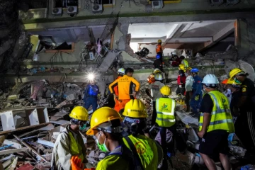 மியான்மர் நிலநடுக்கத்தில் 4 நாட்களுக்கு பின் உயிருடன் மீட்கப்பட்ட மூதாட்டி