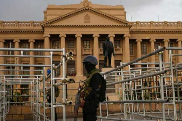 ஜனாதிபதி மாளிகை செப்பு உருண்டைகளுடன் சிக்கிய  மூவர்! | Copper Bullets Presidential Palace Arrested