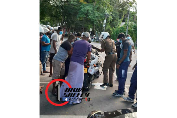 ට්රැෆික් OIC රිය අනතුරක(PHOTOS) | Ampara Traffic Oic Accident ට්රැෆික් OIC රිය අනතුරක(PHOTOS) | Ampara Traffic Oic Accident