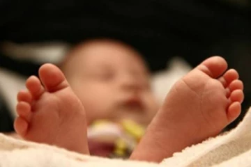 குளத்தில் தவறி வீழ்ந்து குழந்தை பரிதாபமாக உயிரிழப்பு