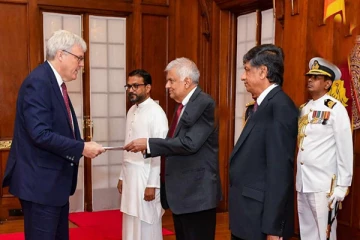 ஜனாதிபதியிடம் நற்சான்றிதழ் பத்திரங்களைக் கையளித்துள்ள வெளிநாட்டுத் தூதுவர்கள்!