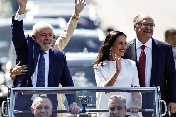 3-வது முறையாக பதவியேற்றார் லூலா டா சில்வா! | Lula Da Silva Sworn In For The 3Rd Term
