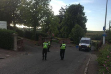 பிரித்தானியாவில் பூங்கா ஒன்றில் விளையாடி கொண்டிருந்த சிறுவனுக்கு நேர்ந்த சோகம்!