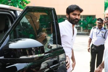 நடிகர் தனுஷ் பயன்படுத்தும் சொகுசு காரின் விலை, எவ்வளவு தெரியுமா