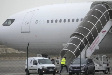 பிரான்சில் நிறுத்திவைக்கப்பட்ட இந்தியர்கள் பயணித்த விமானம்: விசாரணை துவக்கம்