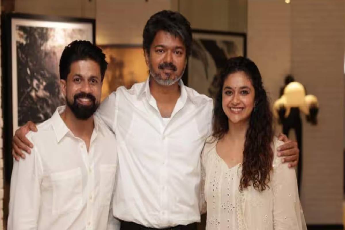 முதல்வர் விஜய்யை நேரில் சந்தித்து வாழ்த்து சொன்ன கீர்த்தி சுரேஷ்.... படுவைரலாகும் புகைப்படங்கள் | Keerty Suresh Meets Vijay On His Happy Birthday முதல்வர் விஜய்யை நேரில் சந்தித்து வாழ்த்து சொன்ன கீர்த்தி சுரேஷ்.... படுவைரலாகும் புகைப்படங்கள் | Keerty Suresh Meets Vijay On His Happy Birthday