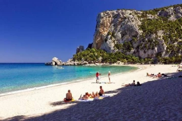 நிர்வாண திருமணங்களுக்காக உருவாக்கப்பட்டுள்ள கடற்கரை! எந்த நாட்டில் தெரியுமா?