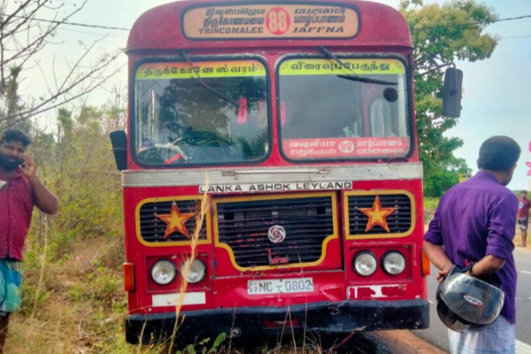 யாழில் இ.போச பேருந்து - மோட்டார் சைக்கிள் மோதி கோரவிபத்து; பெண்ணுக்கு நேர்ந்த கதி | Bus And Motor Bike Fatal Accident In Jaffna