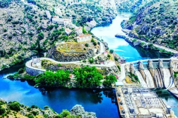 குறைந்த விலையில் அழகான கிராமத்தையே வாங்கிய பணக்காரர்! விலை எவ்வளவு தெரியுமா?