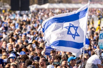 இஸ்ரேல் கொடி விவகாரம்... தலையை வெட்டிவிடுவதாக மாணவரை மிரட்டிய பாடசாலை ஆசிரியர்