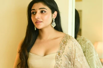 ஜெயிலர் நடிகை மிர்னா மேனன் அழகிய போட்டோஷூட்