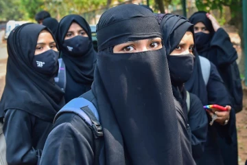 ஹிஜாப் சரியாக அணியவில்லை என மாணவிகளின் முடியை மழித்த ஆசிரியர்; அதிர்வலைகளை ஏற்படுத்திய சம்பவம்