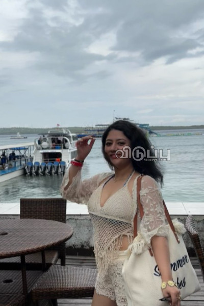 சில்லுனு ஒரு காதல் பட சிறுமியா இது?... கிளாமர் போட்டோஸ் | Sillunu Oru Kadhal Movie Child Artist Photo சில்லுனு ஒரு காதல் பட சிறுமியா இது?... கிளாமர் போட்டோஸ் | Sillunu Oru Kadhal Movie Child Artist Photo