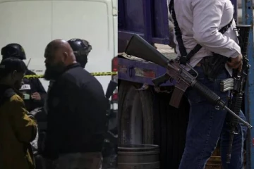 திடீரென நுழைந்து துப்பாக்கிச்சூடு நடத்திய மர்ம நபர்கள்! 12 பேர் உயிரிழப்பு