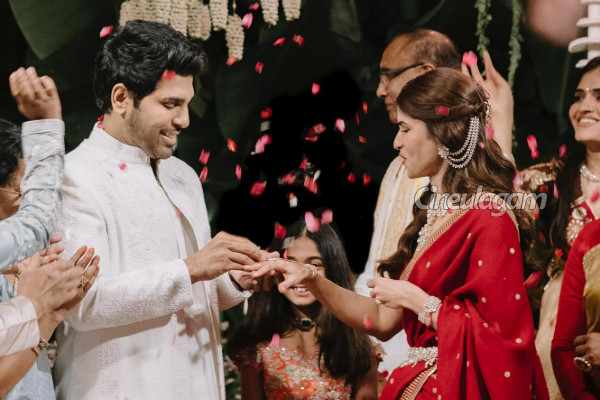 அல்லு அர்ஜுன் தம்பிக்கு நிச்சயதார்த்தம்.. பெண் யார் தெரியுமா? வைரலாகும் புகைப்படங்களை பாருங்க | Allu Arjun Brother Allu Sirish Engagement Photos அல்லு அர்ஜுன் தம்பிக்கு நிச்சயதார்த்தம்.. பெண் யார் தெரியுமா? வைரலாகும் புகைப்படங்களை பாருங்க | Allu Arjun Brother Allu Sirish Engagement Photos