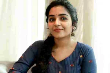 தனுஷின் கர்ணன் பட நடிகை ரஜிஷாவிற்கு விரைவில் திருமணம்... மாப்பிள்ளை ஒளிப்பதிவாளரா, கியூட் ஜோடி