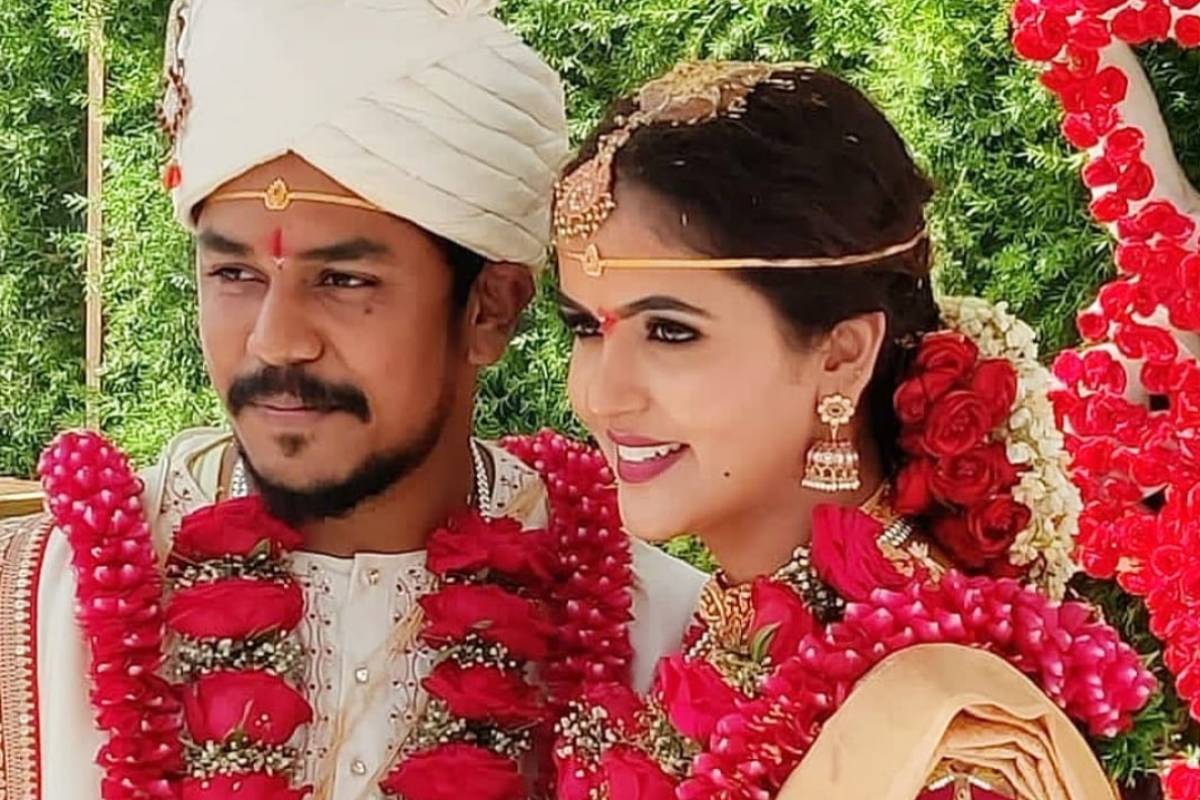 Chaitra Reddy : சீரியல் நடிகை சைத்ரா ரெட்டி விவாகரத்தா? திருமண புகைப்படங்களை நீக்கம் | Is Kayal Serial Chaitra Reddy Getting Divorce Chaitra Reddy : சீரியல் நடிகை சைத்ரா ரெட்டி விவாகரத்தா? திருமண புகைப்படங்களை நீக்கம் | Is Kayal Serial Chaitra Reddy Getting Divorce