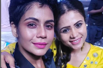 கணவருக்கு லிப்லாக் கொடுத்த ராஜ ராணி சீரியல் நடிகை! கண்டபடி வர்ணித்த நெட்டிசன்கள்