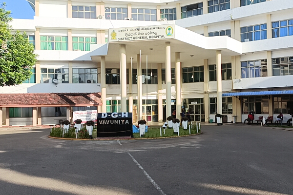 வவுனியாவில் இடம்பெற்ற மோட்டார் விபத்து: மூவர் படுகாயம் | Motorcycle Collision In Vavuniya Injures 3 வவுனியாவில் இடம்பெற்ற மோட்டார் விபத்து: மூவர் படுகாயம் | Motorcycle Collision In Vavuniya Injures 3