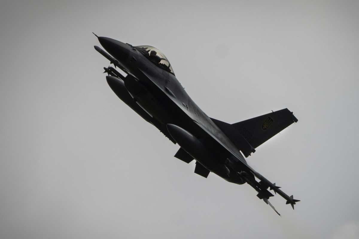 உக்ரைனுக்கு பேரிழப்பு! விழுந்து நொறுங்கியது F-16 போர் விமானம் | Ukrainian F 16 Fighter Jet Crashed