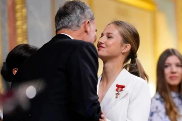 நிறைவடைந்த 18 வயது - ஸ்பெயின் பட்டத்து இளவரசியான லியோனார்!