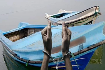 மன்னார் கடற்பரப்பில் சட்டவிரோதமாக கடல் வெள்ளரியுடன் 19 பேர் கைது