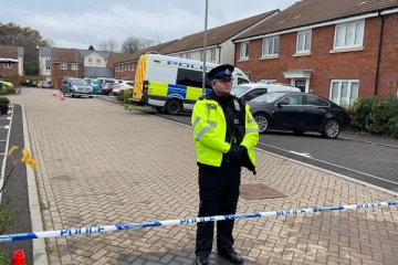 குழந்தைகளின் கண்முன் பெற்றோர் படுகொலை! - இங்கிலாந்தில் நடந்த கொடூரம்