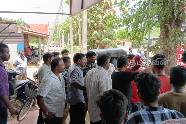 கிளிநொச்சியில் முன்னறிவிப்பின்றி பிரதேச சபையினர் மேற்கொண்ட நடவடிக்கை.. ஏற்பட்ட கடும் குழப்பநிலை | Kilinochchi Pradeshiya Sabha