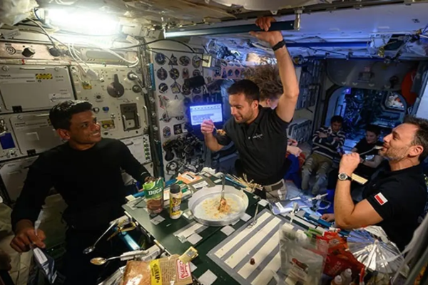 விண்வெளியில் சாப்பிடப்பட்ட முதல் உணவு என்ன தெரியுமா? | 1St Food Eaten In Space Is Beef And Liver Paste