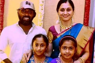 அழகாக புடவையில் நடிகை தேவயானியை மிஞ்சும் அழகில் அவரது மகள்- லேட்டஸ்ட் க்ளிக்